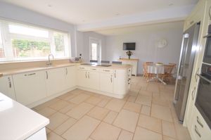 Kitchen / Breakfast Room- click for photo gallery